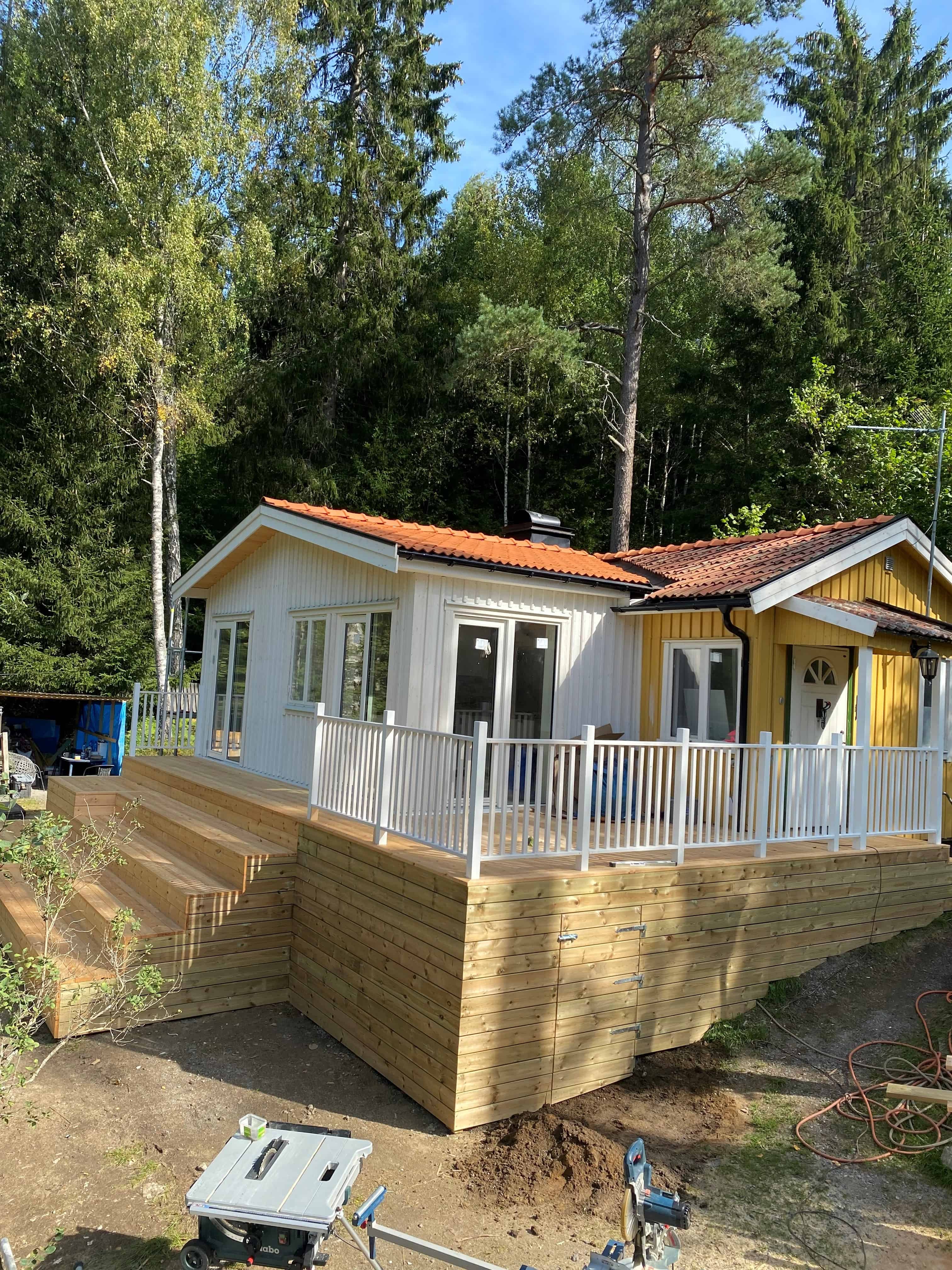 Referensjobb "Tillbyggnad sommarhus med terrass" utfört av BRA RENOVERING 76 Sthlm