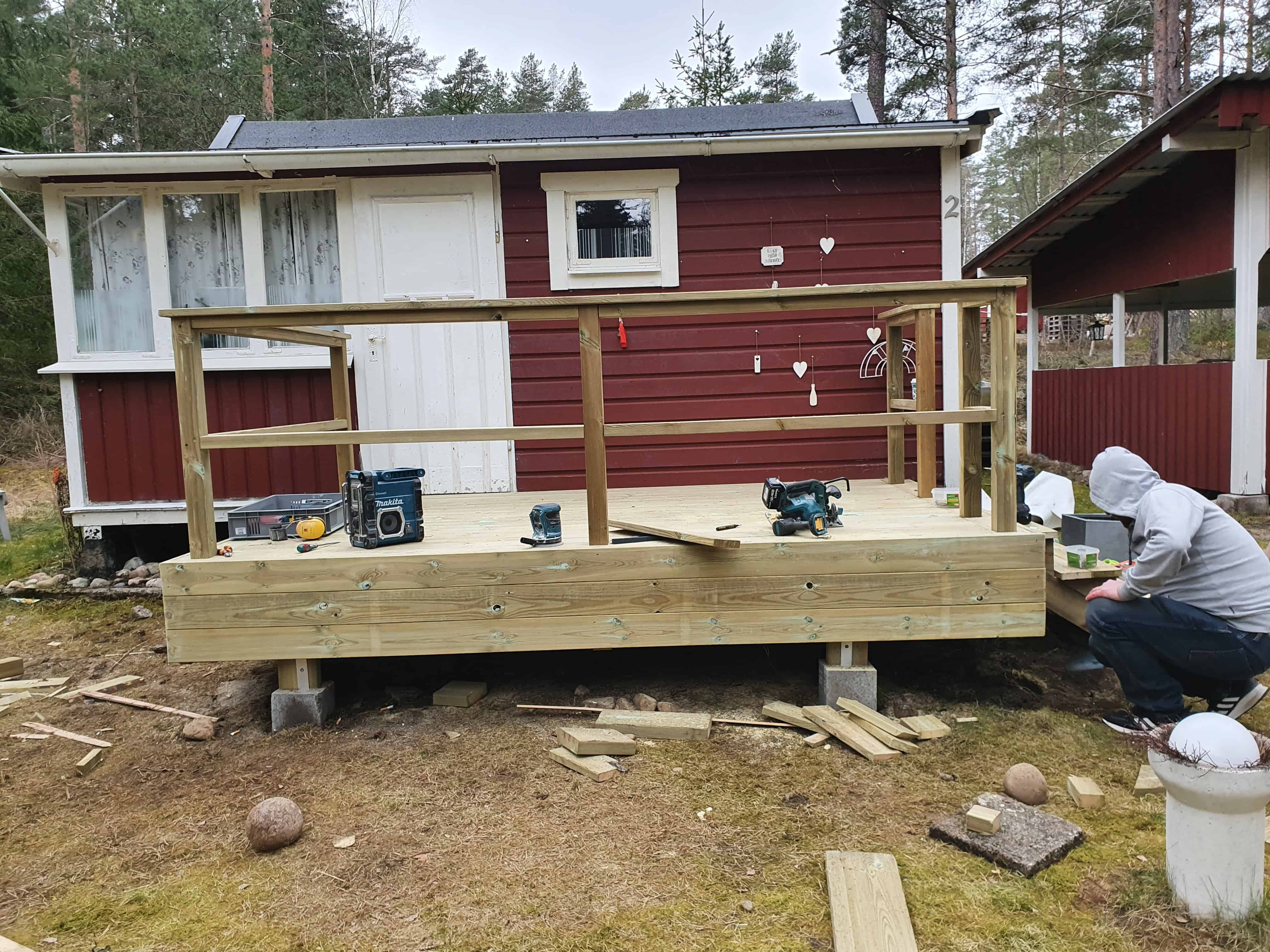 Referensjobb "Altan till en sommarstuga," utfört av Hidingsta Bygg