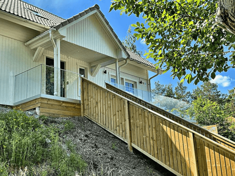 Referensjobb "Altan med glasräcke!" utfört av Framtida Hus Sthlm AB