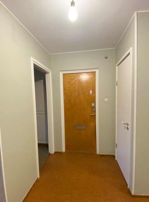 Referensjobb "Hallrenovering - Nymålat!" utfört av Vargas Måleri AB