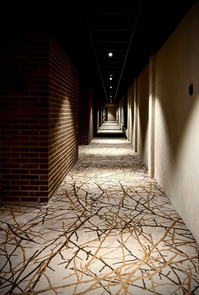 Referensjobb "Hotellkorridor med ny matta" utfört av ENNE79 Bygg AB