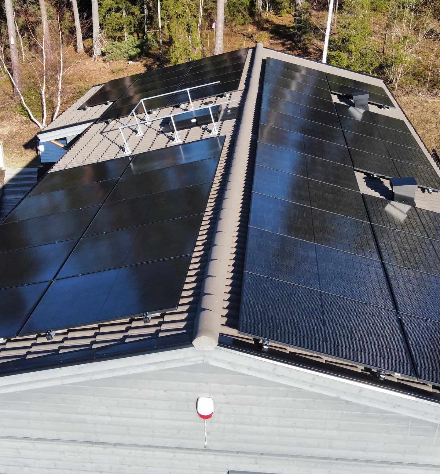 Referensjobb "Vill du installera solceller på taket och spara el?" utfört av Takel Energy AB