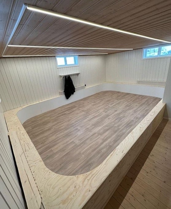 Referensjobb "Innebandyplan i en källare" utfört av Nyby Byggservice i Västerbotten AB