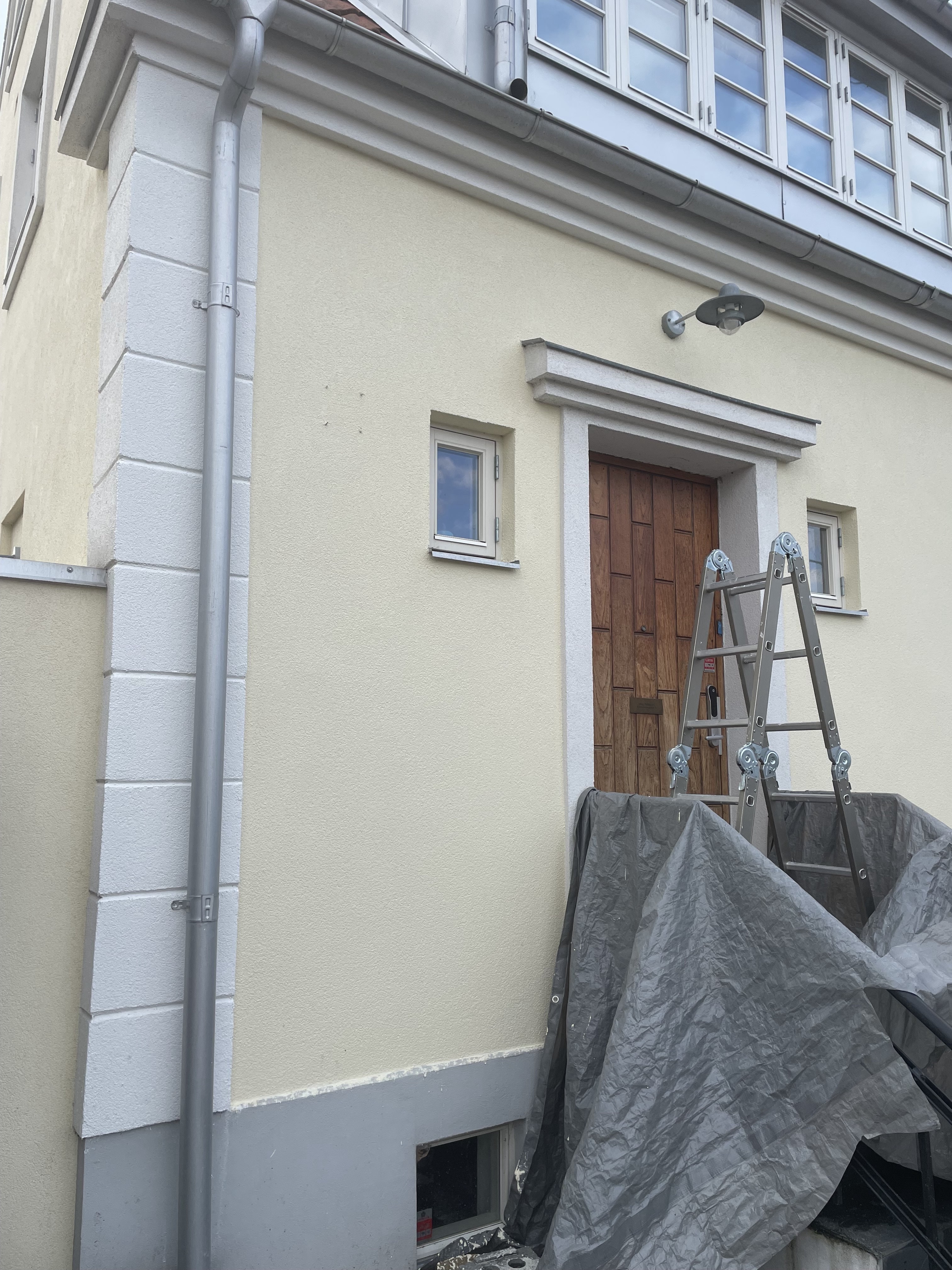 Referensjobb "Fasadrenovering och målning" utfört av TAMASSI CONSTRUCTION 