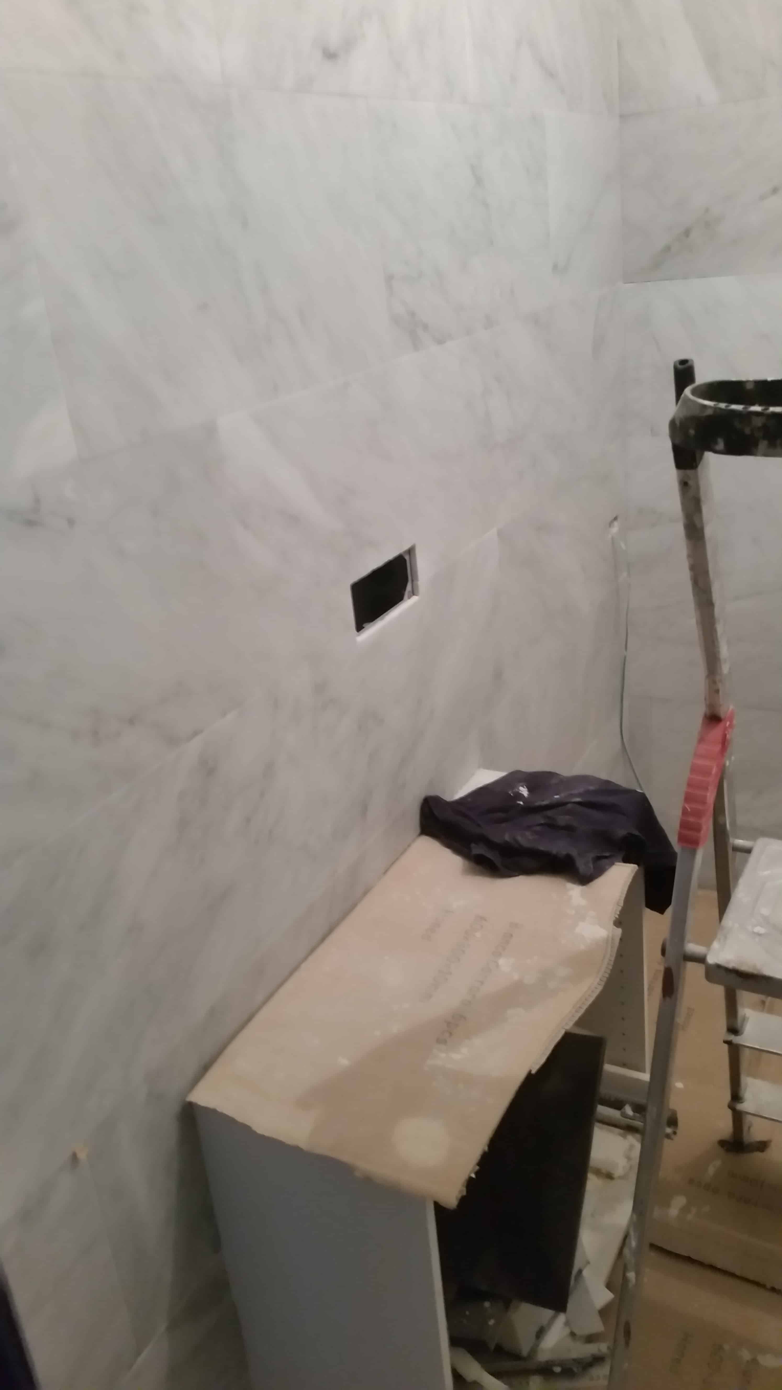 Referensjobb "Carrara marmor i badrum" utfört av Nordwell AB
