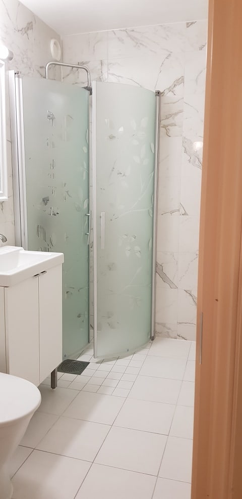 Referensjobb "Badrumsrenovering Chalmersgatan i Gbg" utfört av Morina Bygg & Måleri 
